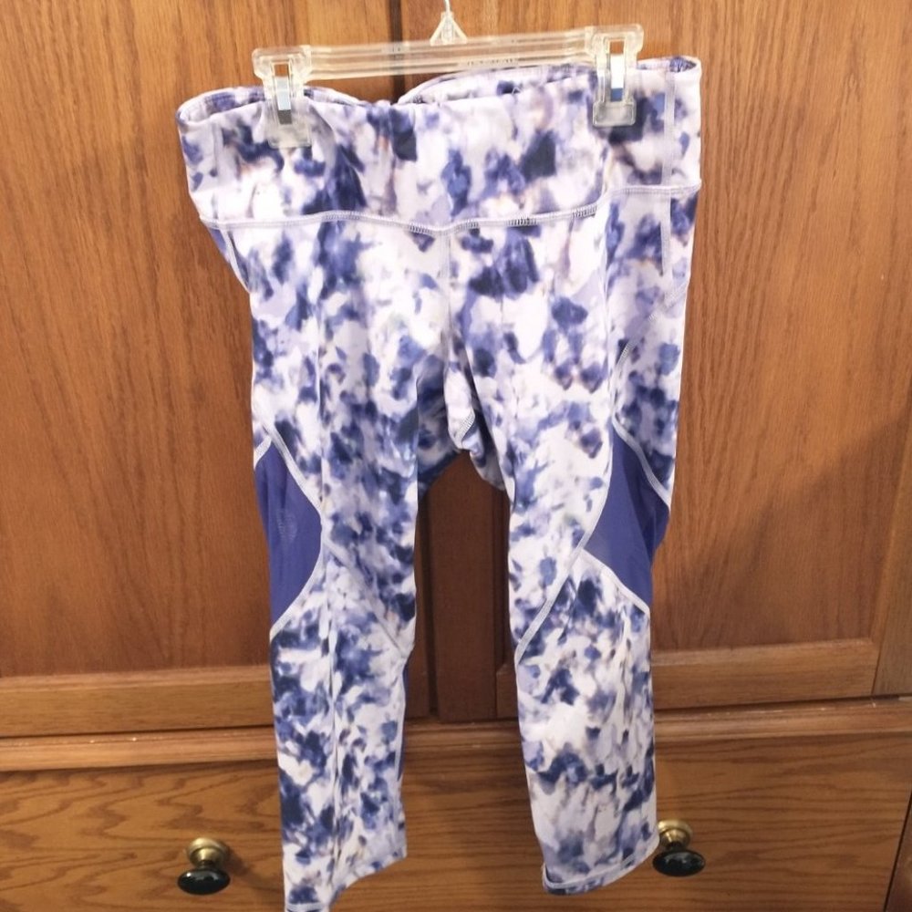 Old Navy Active Women's Go-Dry Purple Watercolor Capri Leggings Mesh Knit Size M
